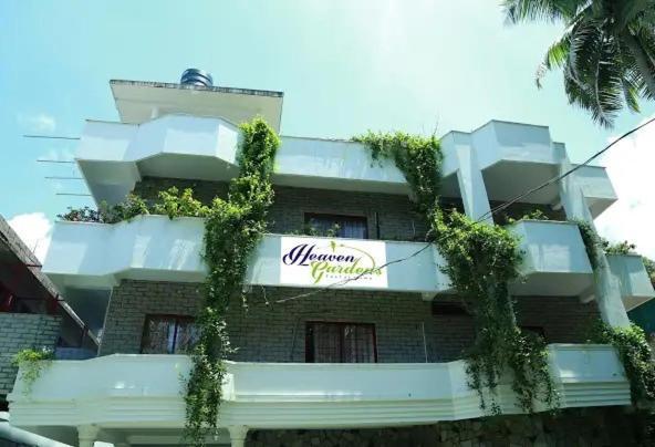 Heaven Gardens Hotell Kochi Eksteriør bilde